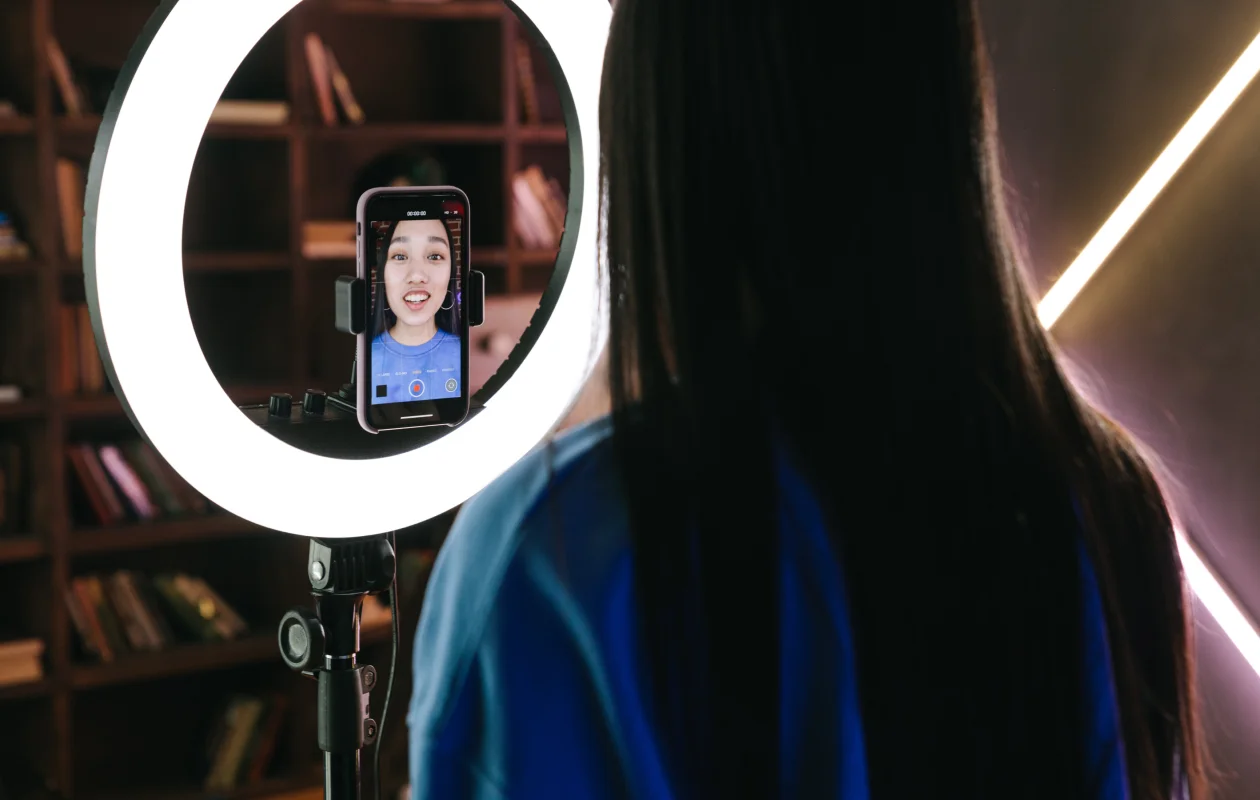Making a talking head video lighting