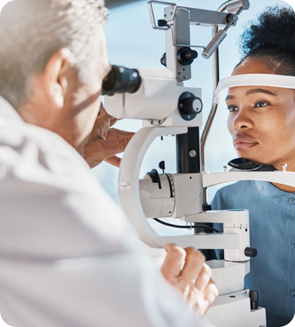 what is the difference between an optometrist and an ophthalmologist