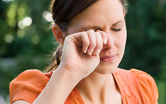 6 Reasons You’re Experiencing Discomfort with Your Contact Lenses (And How to Fix the Problem)