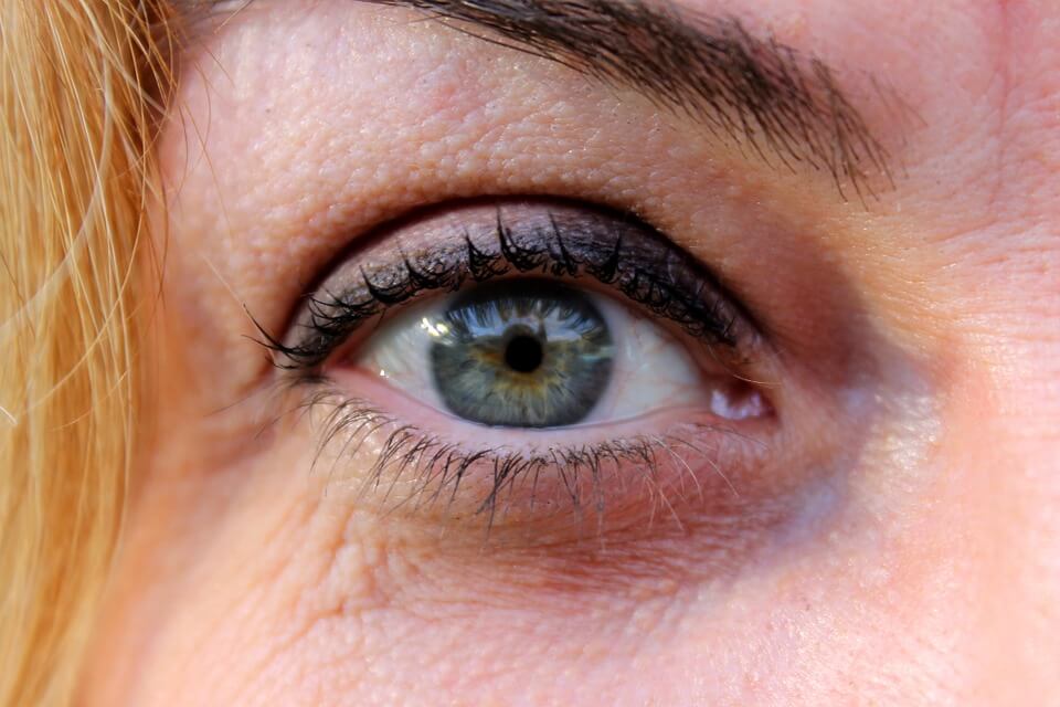 Managing Dry Eye Symptoms Between Seasons