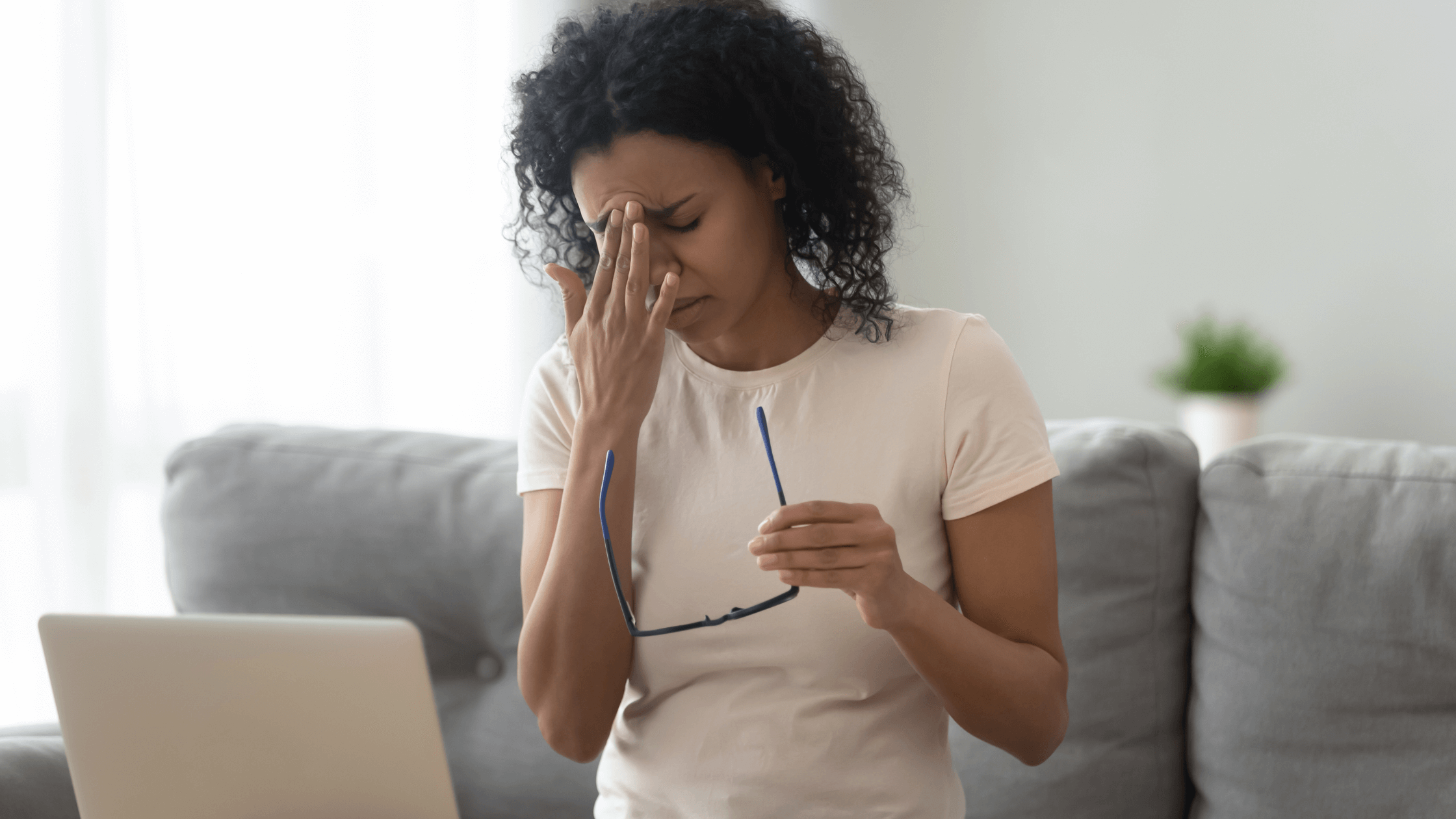 8 Symptoms of Dry Eye Syndrome You Need to Know