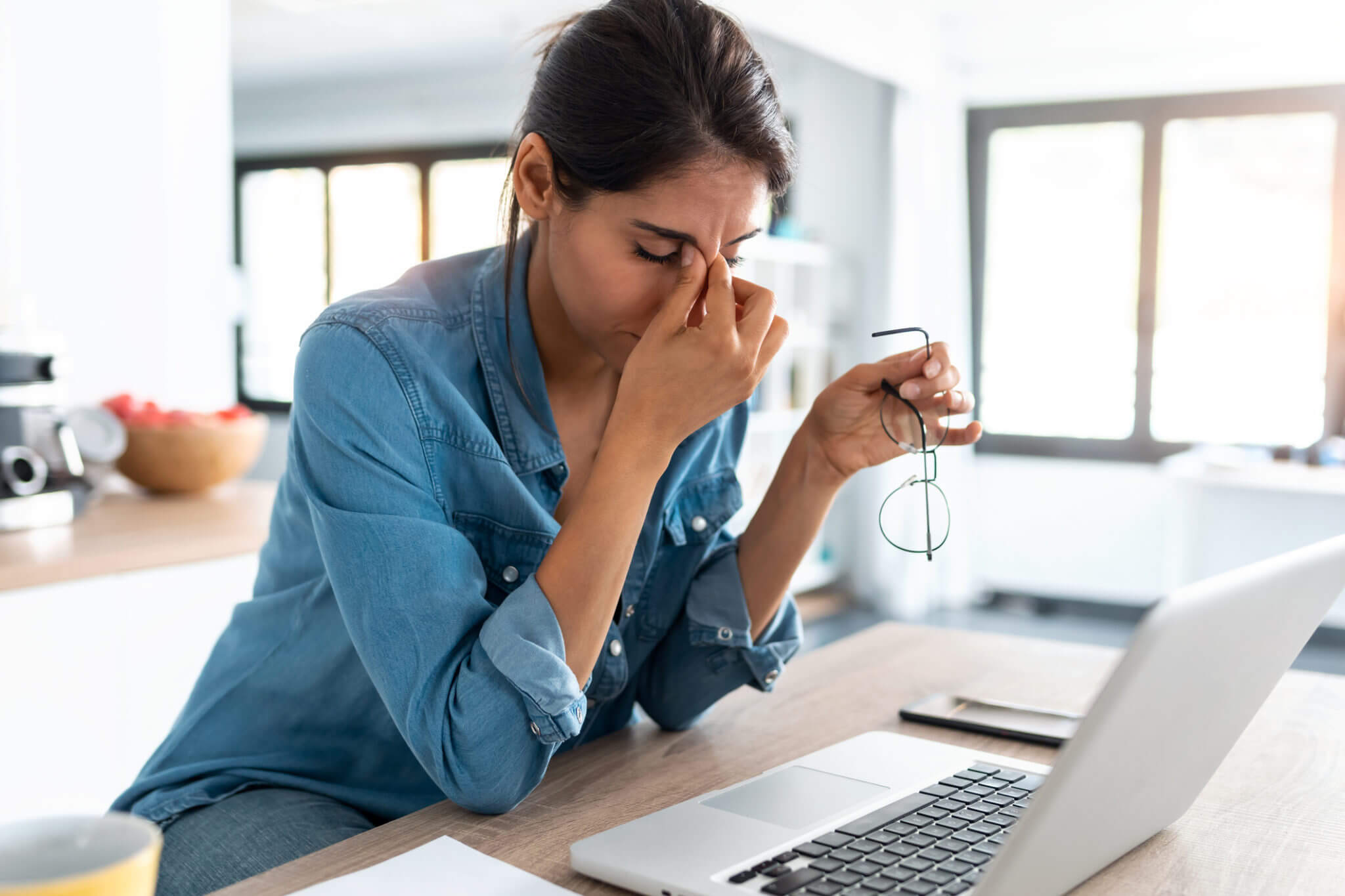The Link Between Dry Eye Syndrome and Computer Vision Syndrome/Digital Eye Strain