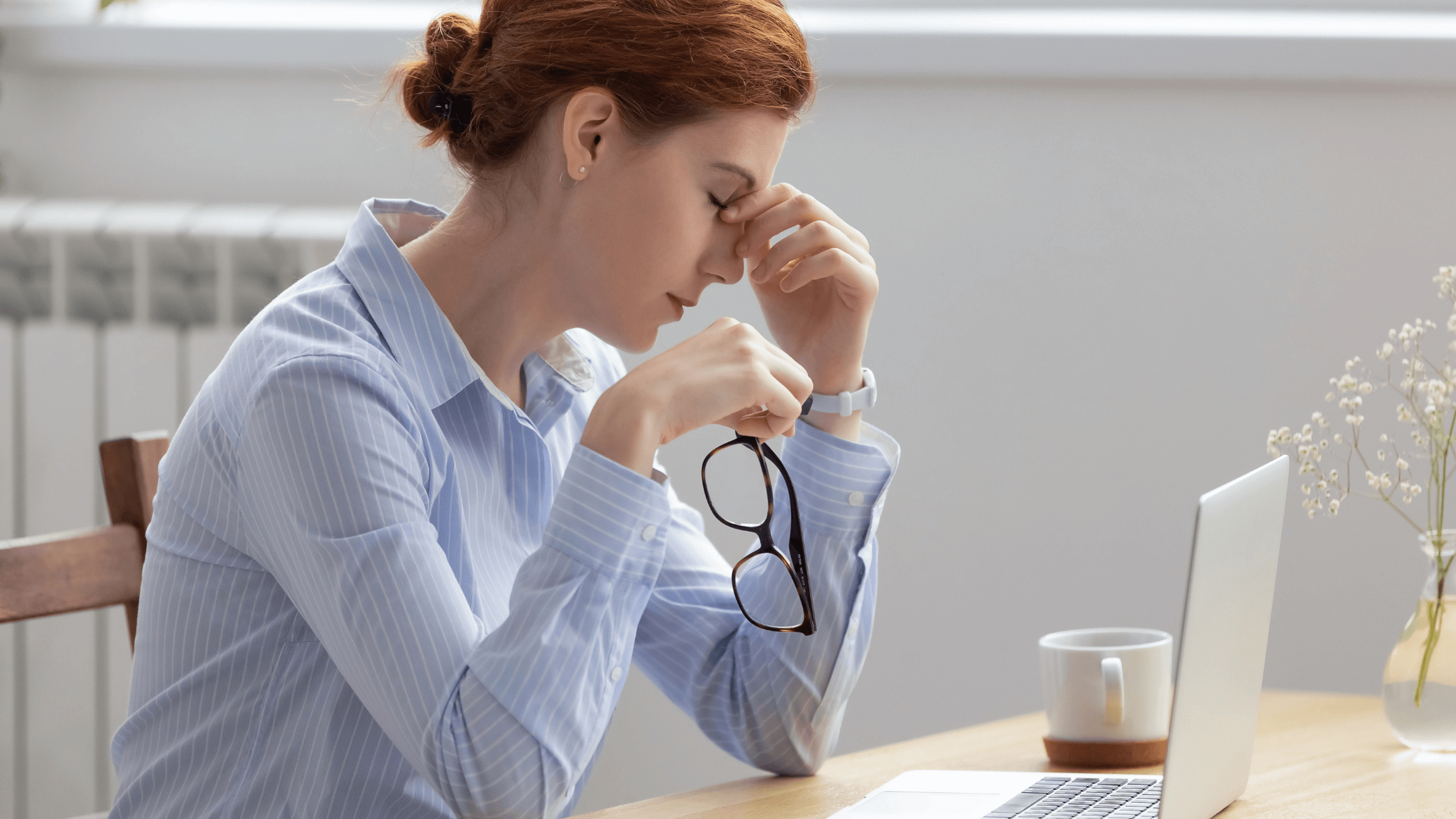 How to Manage Dry Eye Syndrome When Wearing Contact Lenses