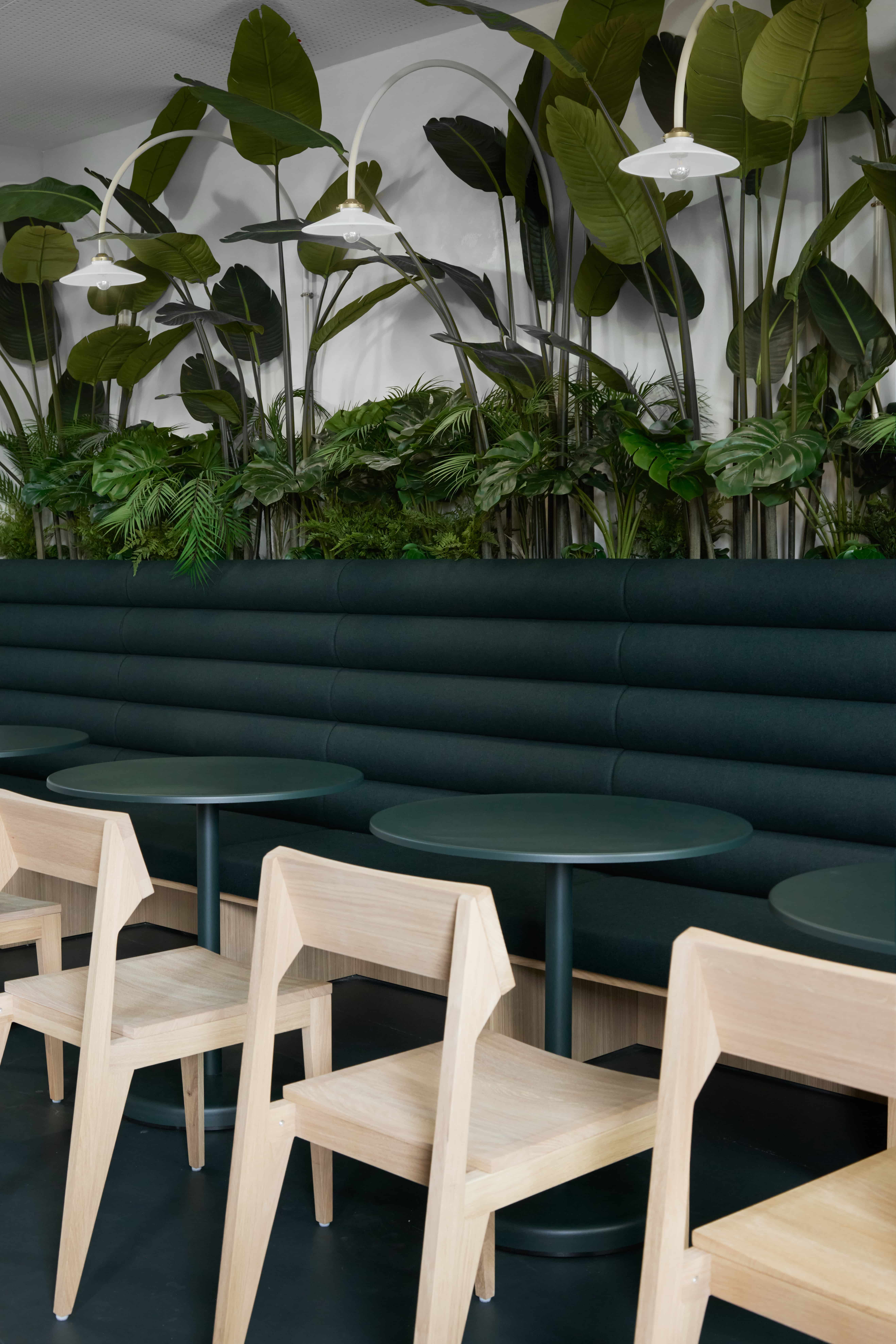 Anjora Design Pears Jüdischer Campus Berlin Detail Interior Design Cafe Stühle Innenraum