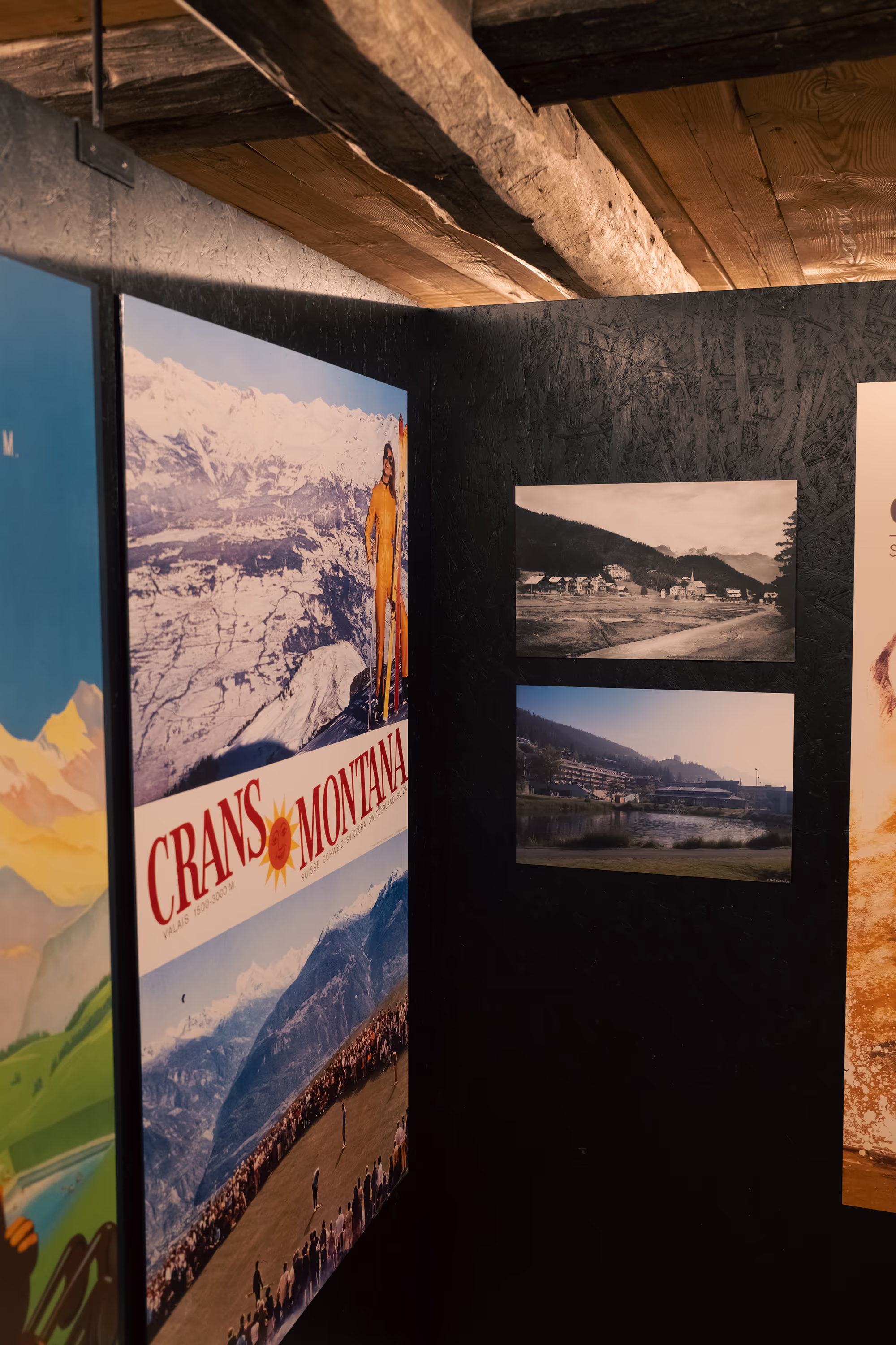 Photo de la scénographie pour l'écomusée de Colombire, ici impression d'anciennes affiches