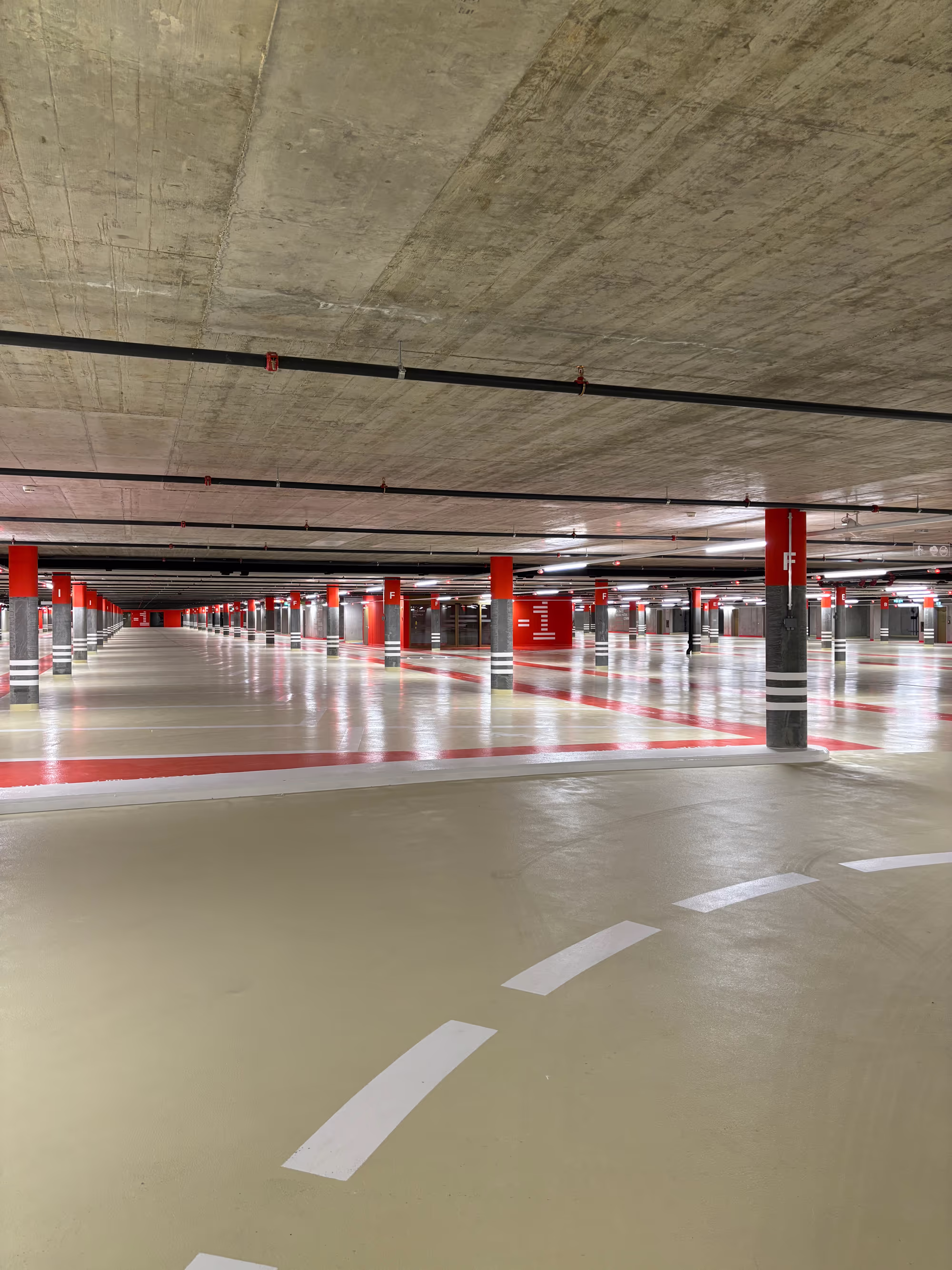 Divers éléments de signalétique du parking de Cour de Gare
