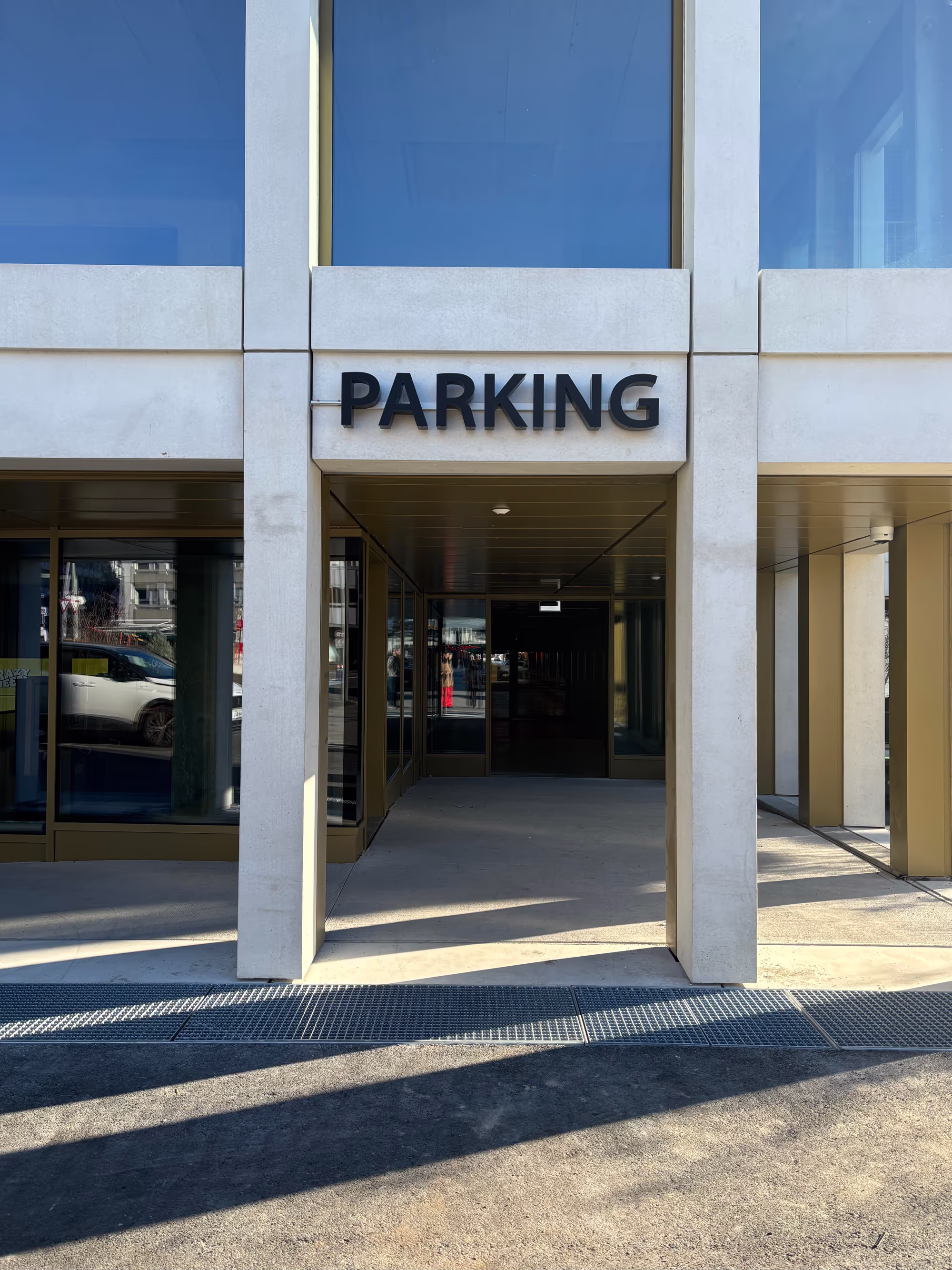 Photo de l'enseigne Parking de Cour de Gare