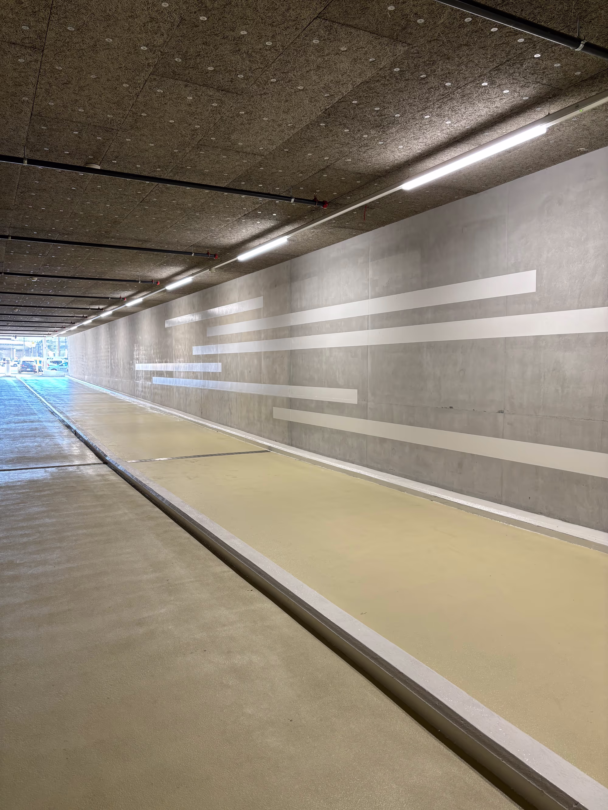 Photo de peinture sur béton décorative pour Cour de Gare