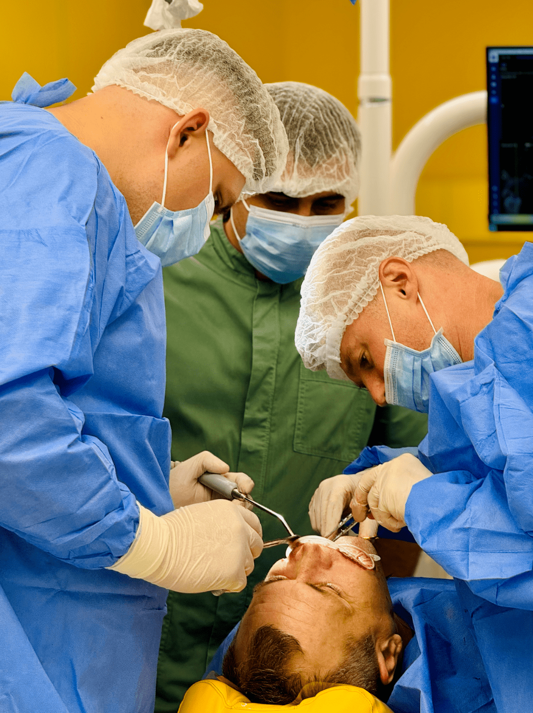 A rectangular frame containing a dental consultation scene with a patient.