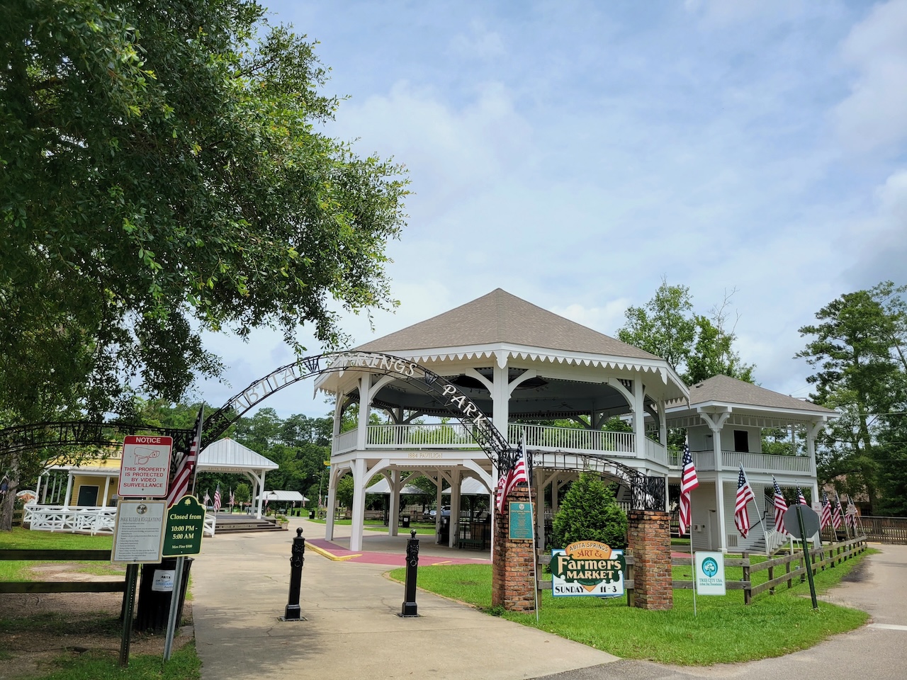 Photo of Abita Springs Louisiana to represent our ability to work with companies all over the the Northshore and St. Tammany Parish. Hello Minneaux services include Web Design, Brand Identity, and Strategy and Support.