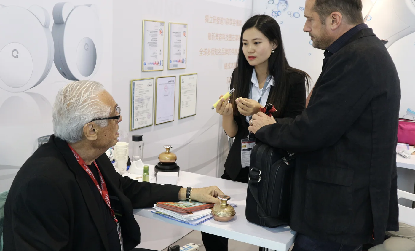 Beauty-device product discussion at an international trade event
