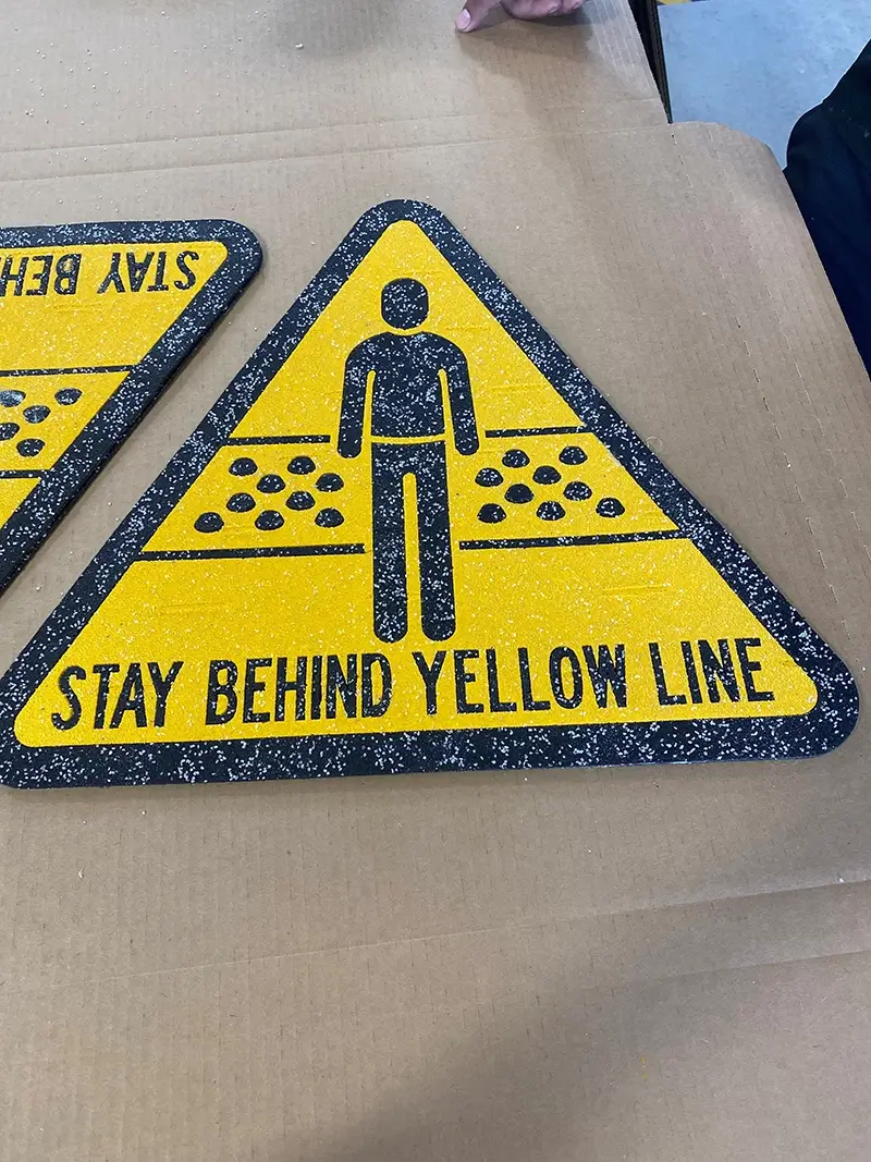 "Stay behind yellow line" thermo design