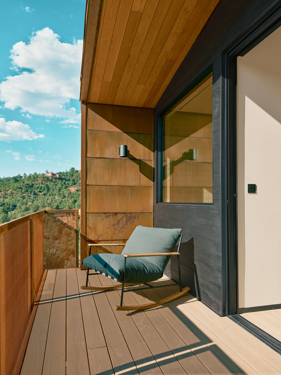 patio at Fox a modern rental home in Sedona