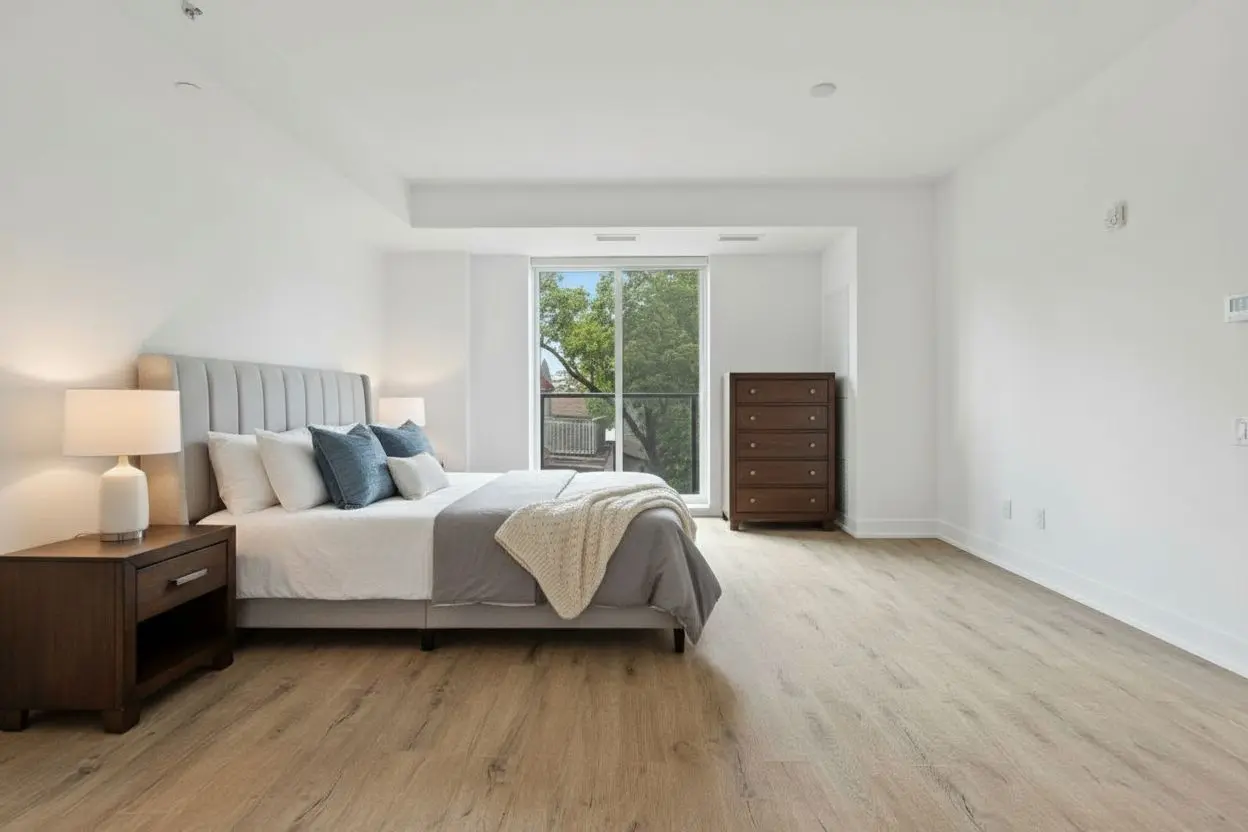 HomeDesigns AI - Transitional Bedroom