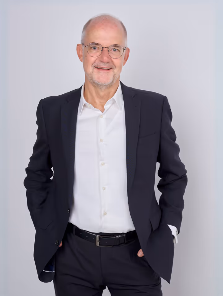 Martin Horoba – Senior Experte mit jahrzehntelanger Erfahrung in der Finanzberatung.