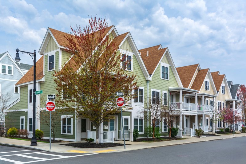 Global conflict creates unpredictable movement in mortgage lending trends.