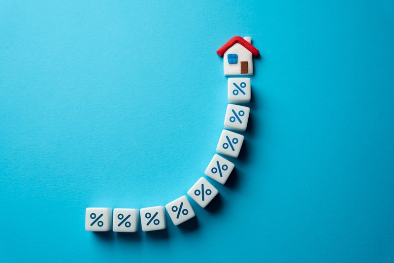 How does war affect mortgage rates