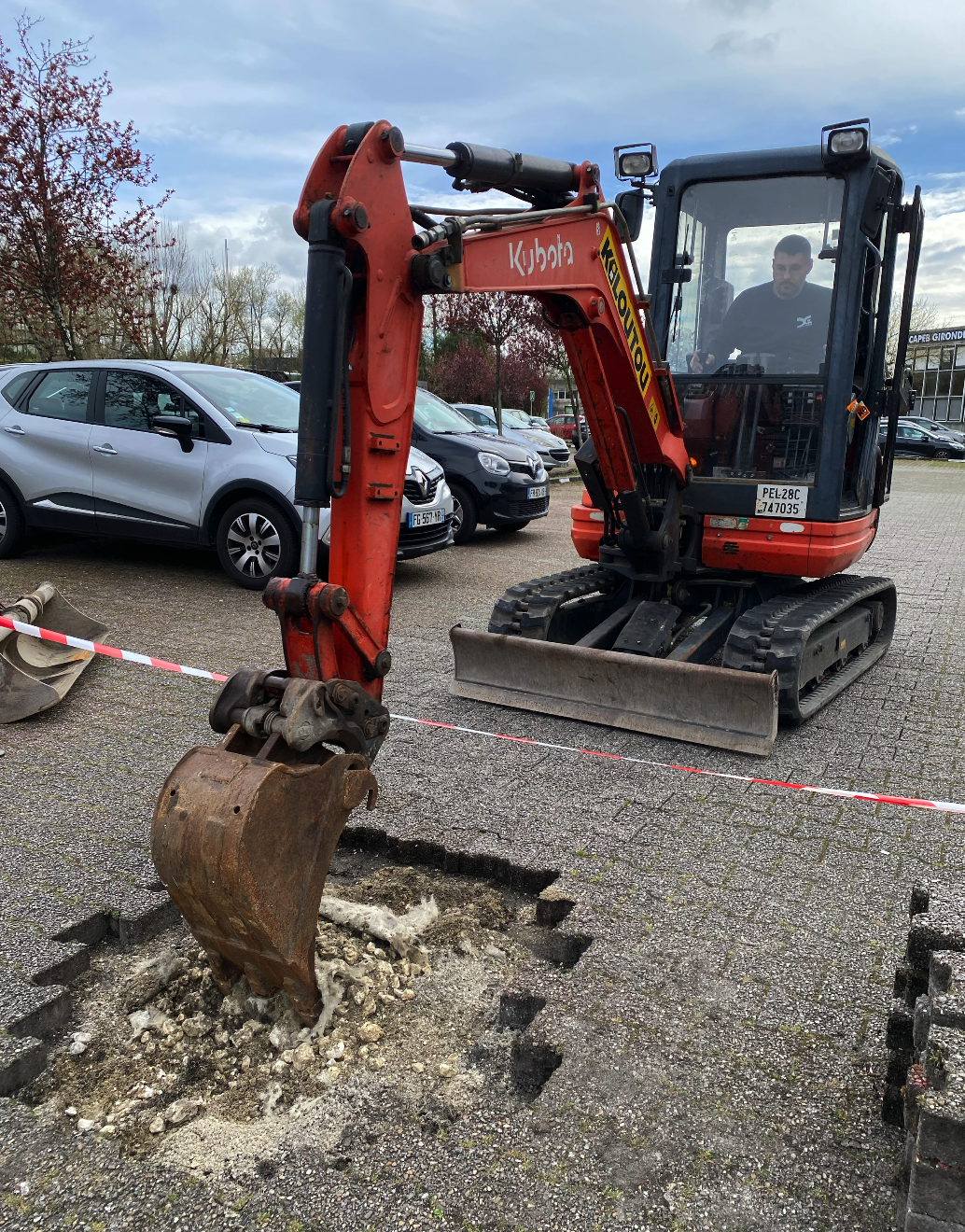 une chantier max et vous avec une fuite d'eau