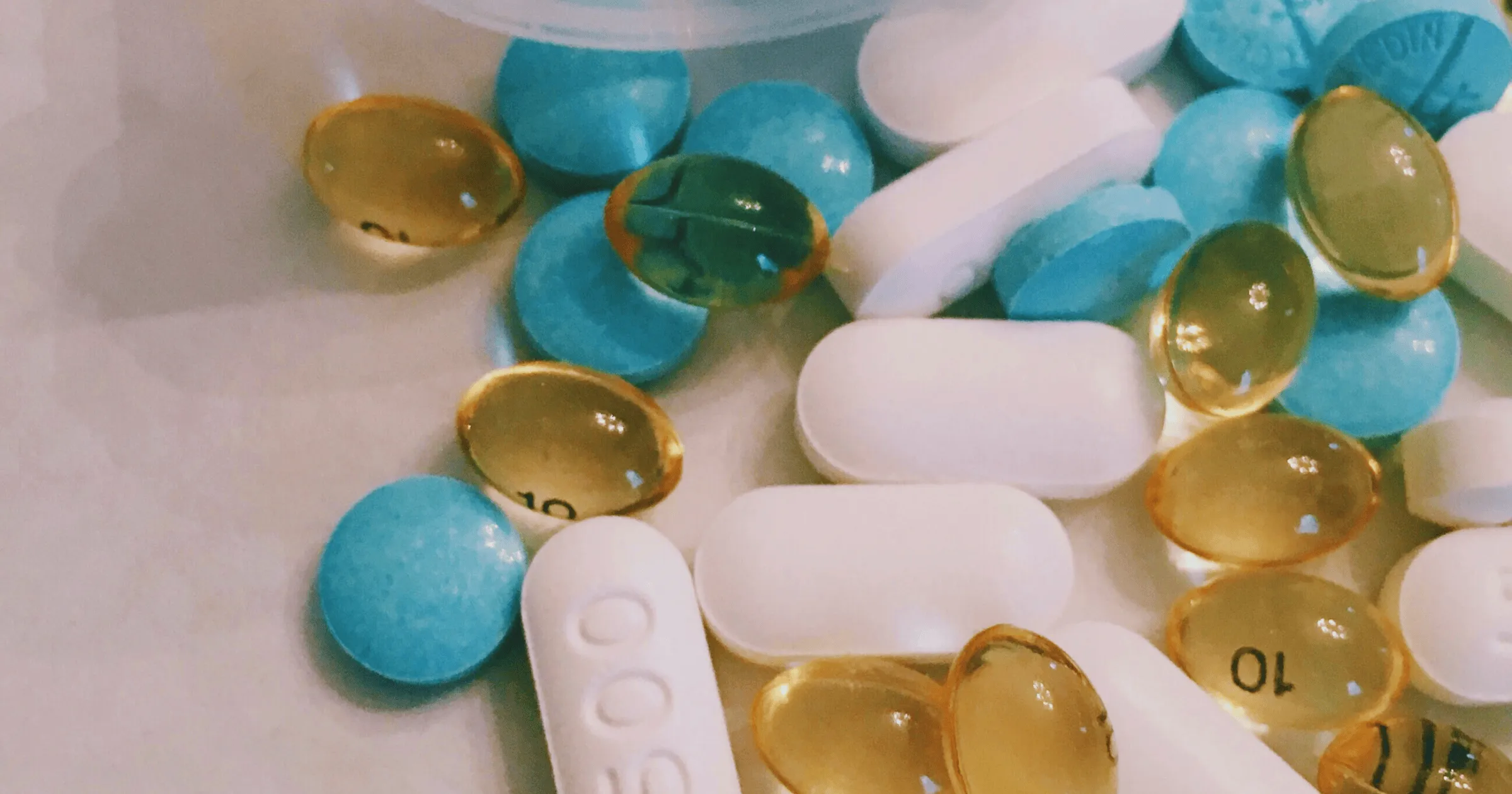 Understanding posology behaviors with AI for improved treatment success