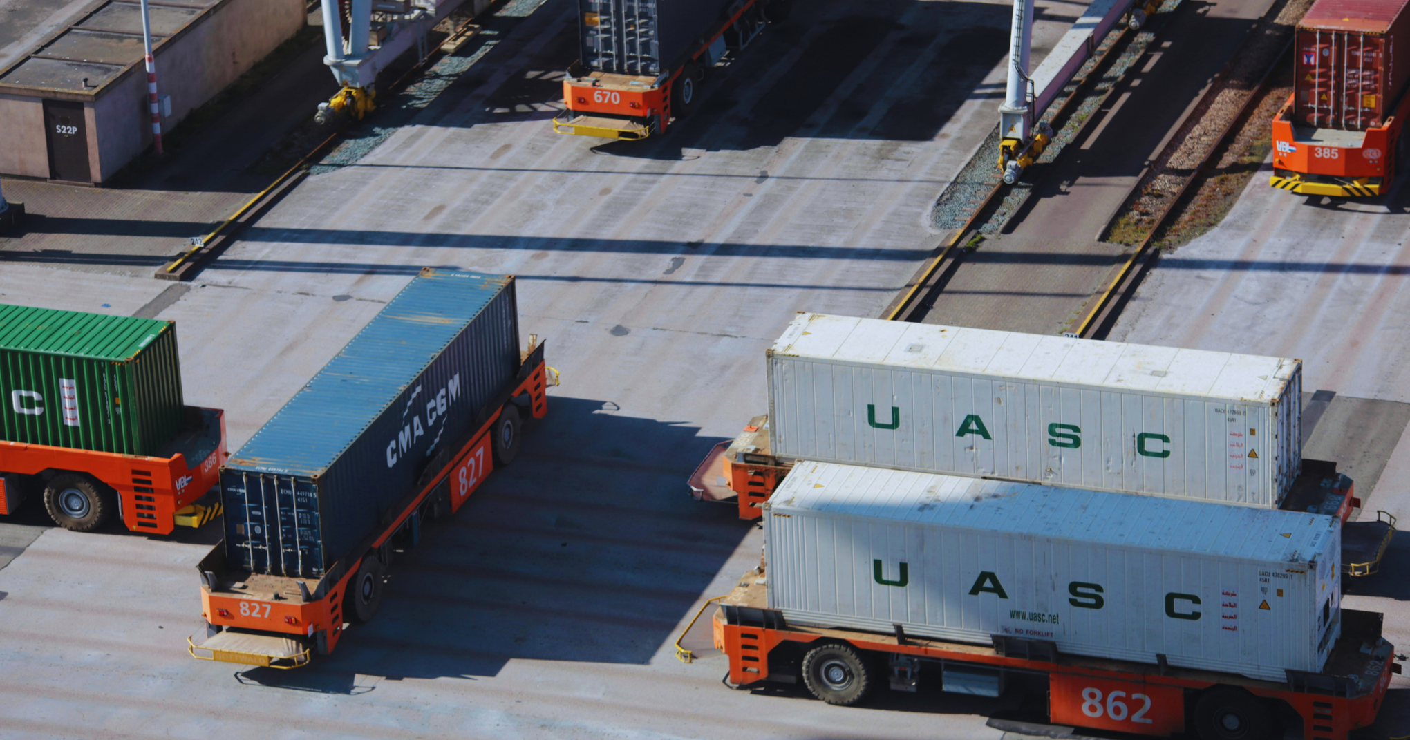 كيف تستخدم شركة لوجستية الذكاء الاصطناعي لتحسين التنبؤ بحجم الشحن 