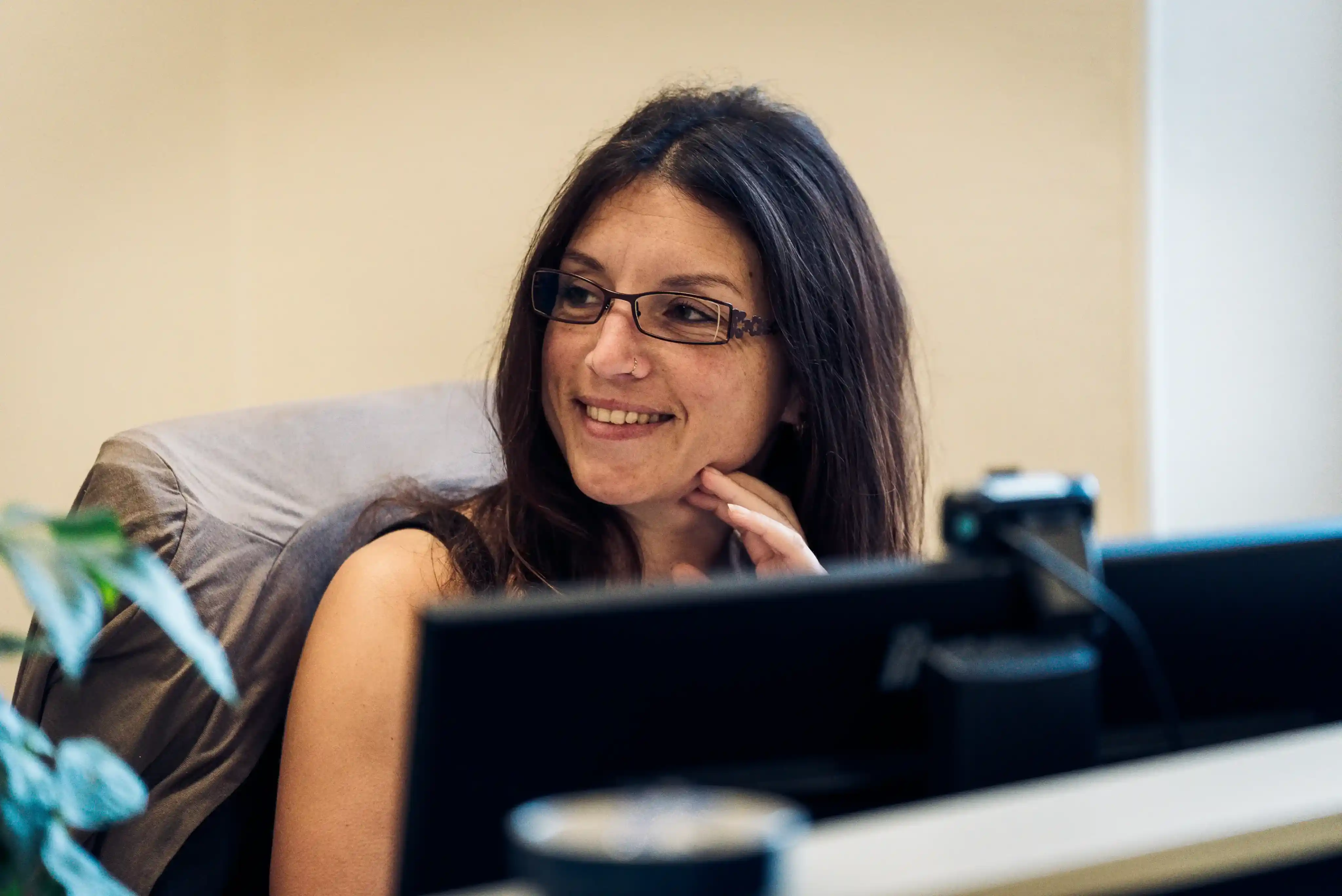 Utilisatrice de Lucca SIRH simplifiant la gestion RH et les processus administratifs