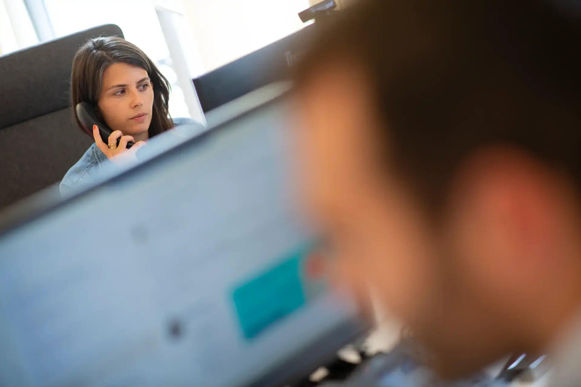 Collaboratrice RH en communication téléphonique et gestion documentaire avec Agrume