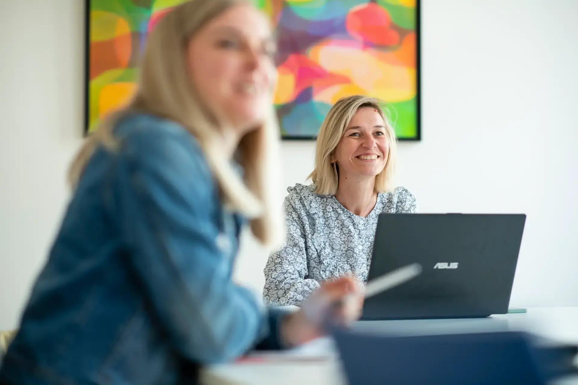 Manager RH utilisant Empowill pour structurer les parcours de formation et gérer les compétences