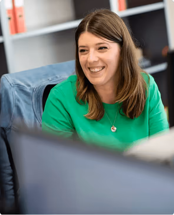 Consultante RH assurant le suivi des entretiens et plans de formation avec Empowill