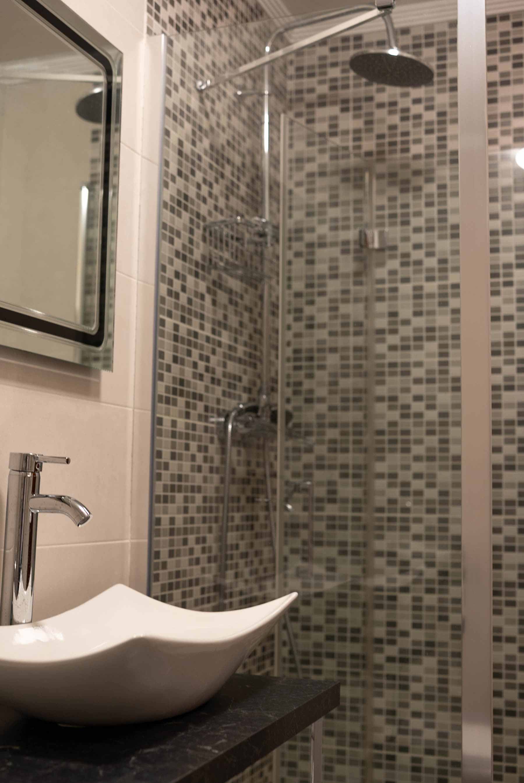 Baño de Hostería Los Jardines en Mortera