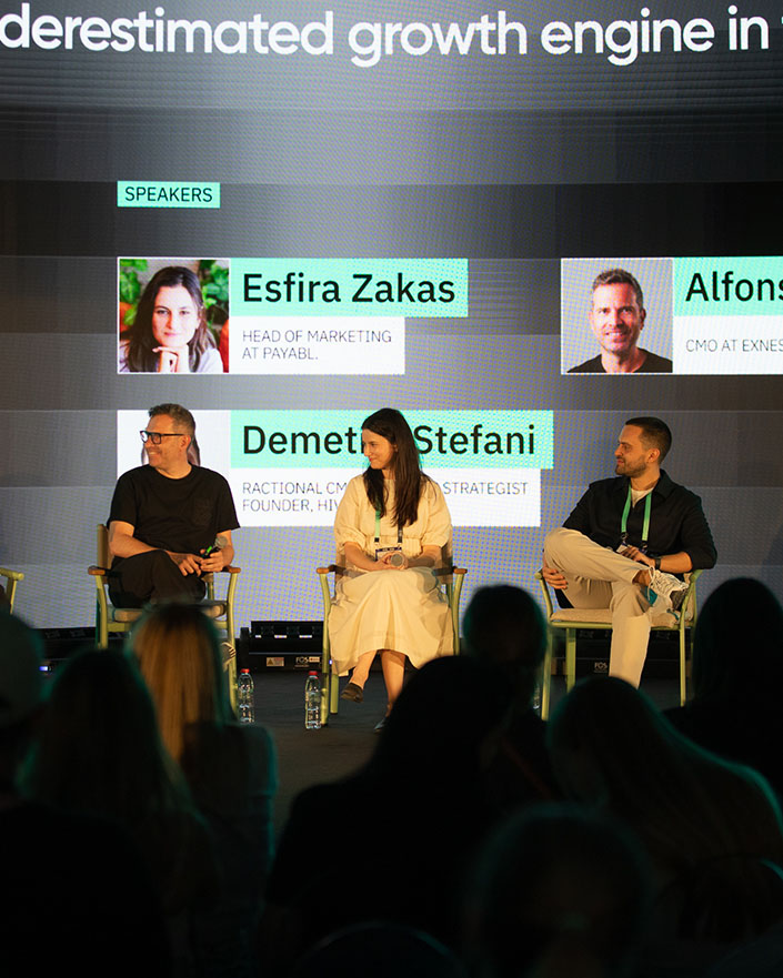 Panel discussion on stage – the future is being shaped here.