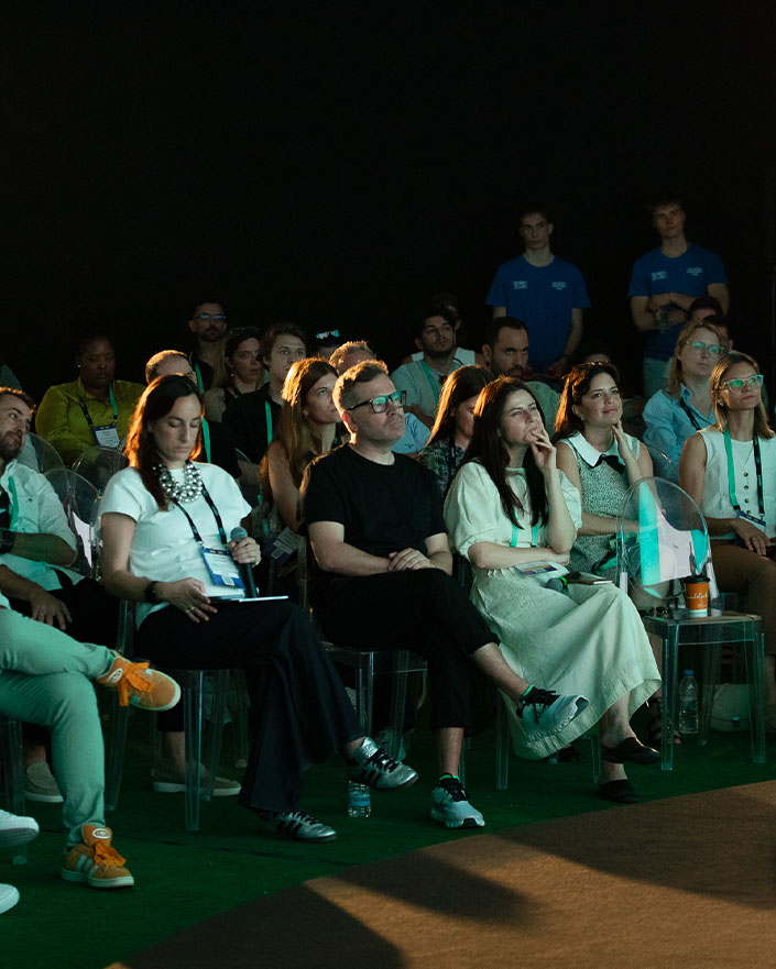 The crowd that drives the conversation.