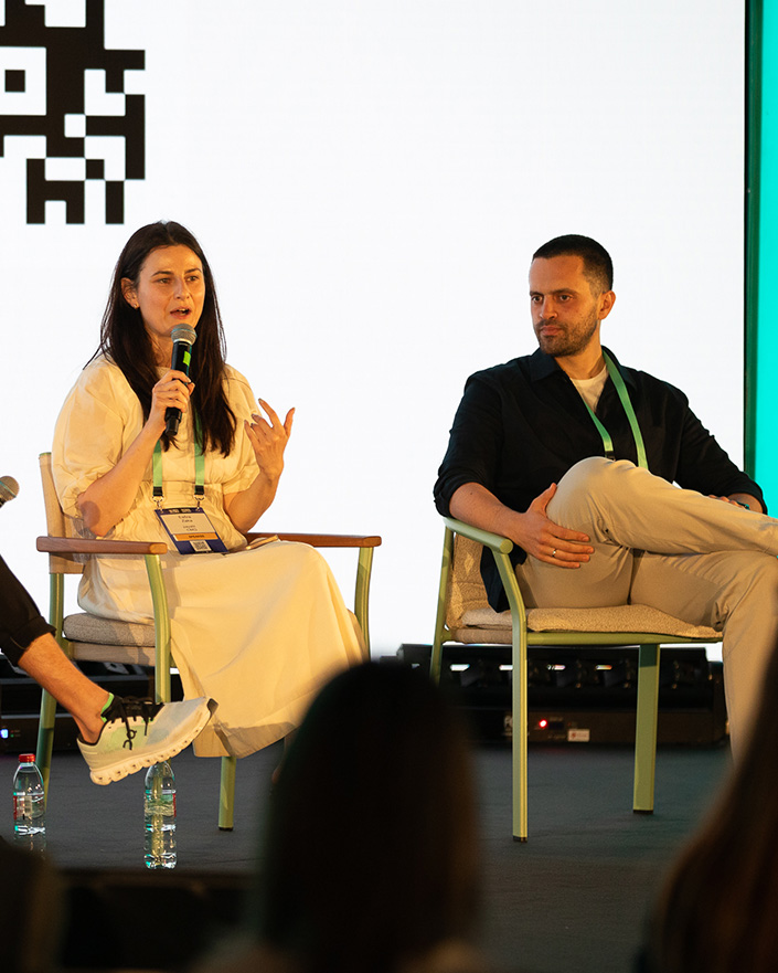 Fireside chat on stage – real stories, real impact.