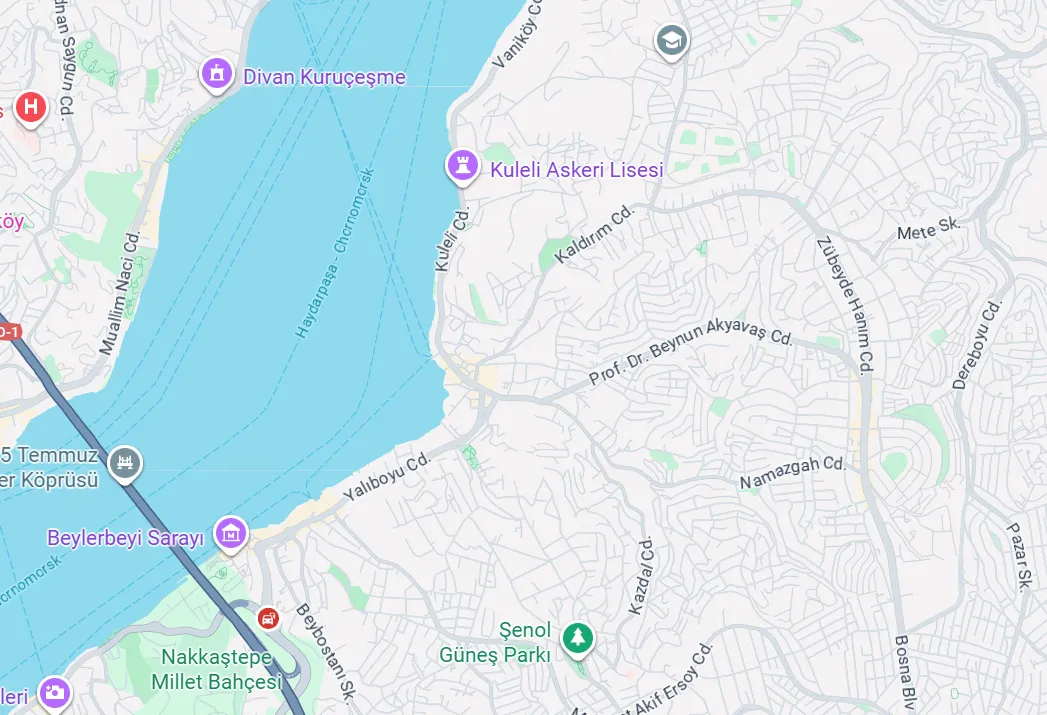Map showing Çengelköy area with landmarks including Divan Kuruçeşme, Kuleli Askeri Lisesi, Beylerbeyi Sarayı, and Şenol Güneş Parkı, along with the 15 Temmuz Şehitler Köprüsü bridge over the Bosphorus.
