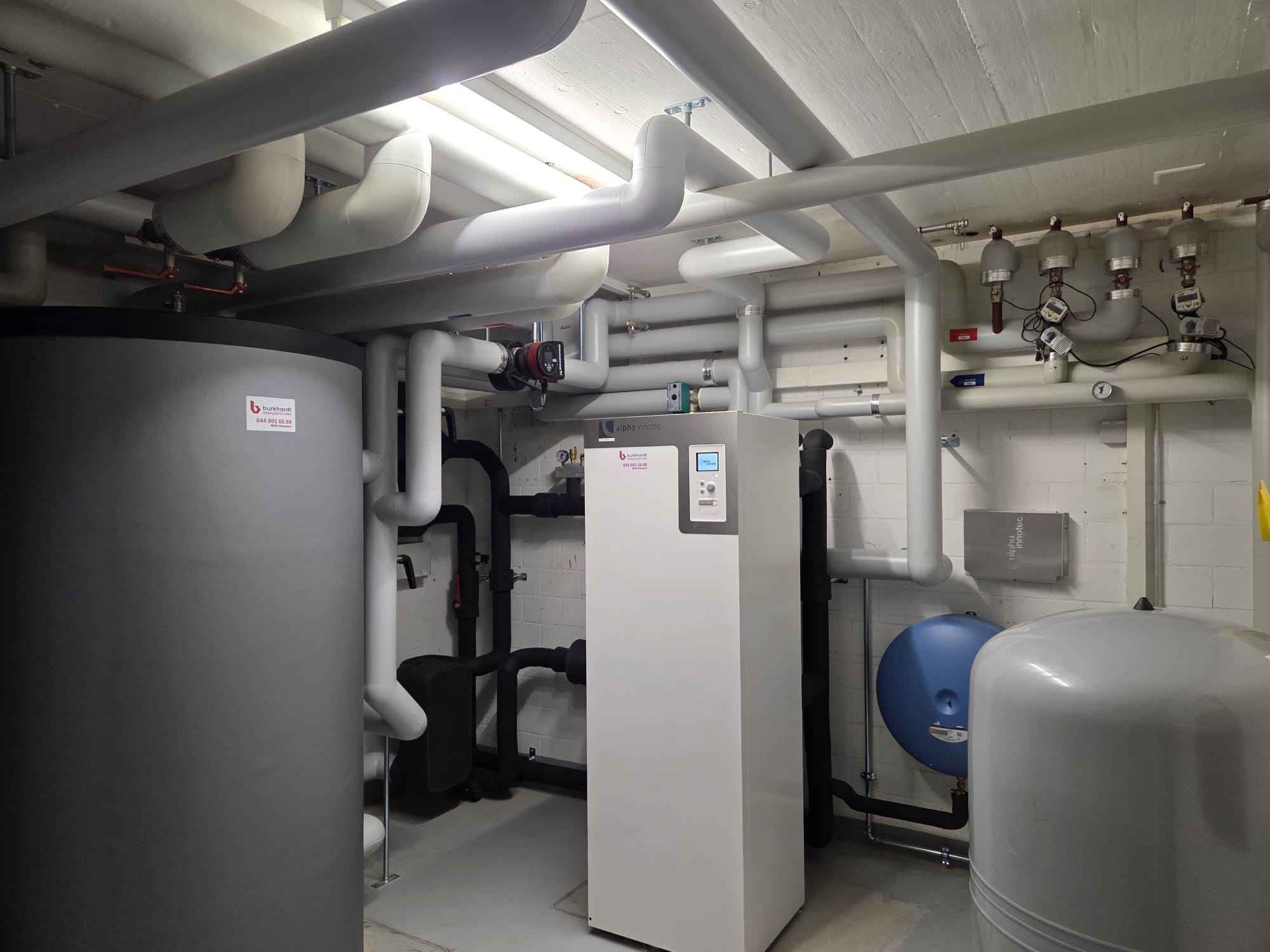 Neue Sole/Wasser-Wärmepumpenanlage für Haus, Pool und Freecooling