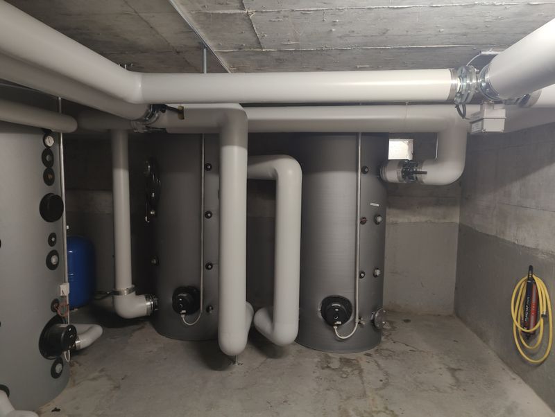 Integration of the 75 kW heat pump into the residential development heating system