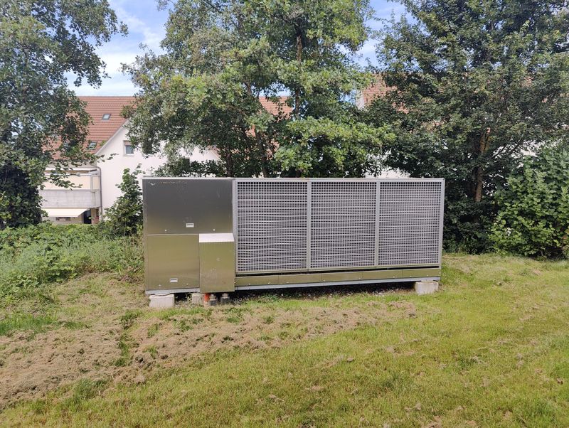 Heim air-to-water heat pump with 75 kW heating output in Gutenswil