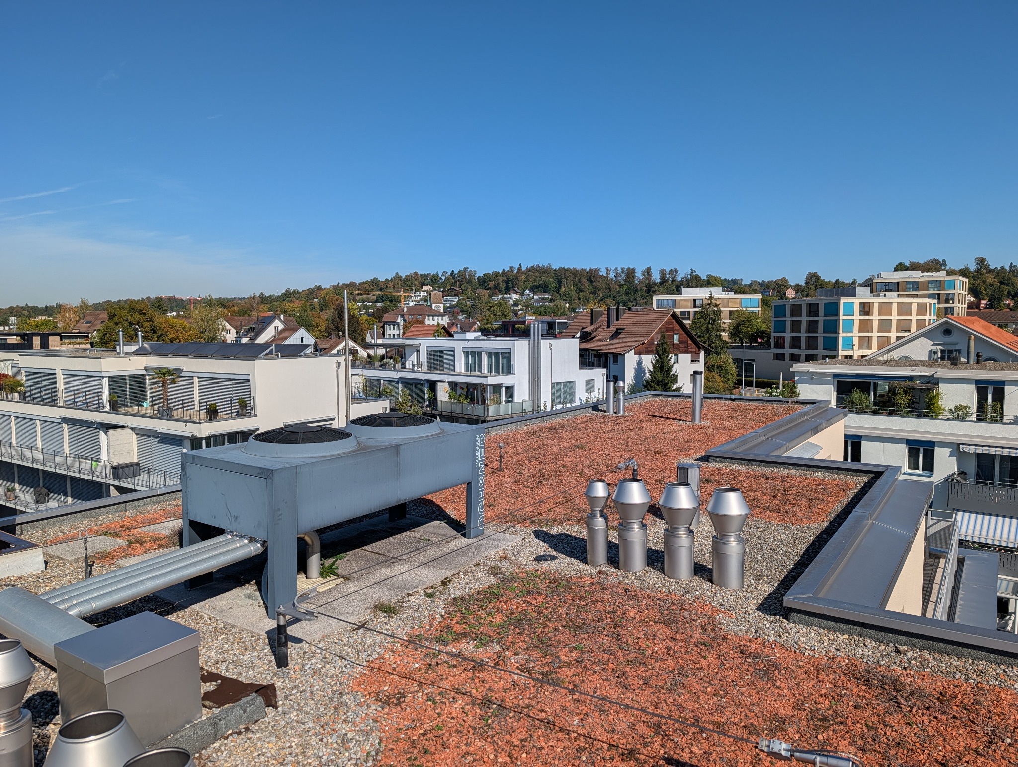 Air-to-water heat pump on the roof of an apartment building in Bassersdorf