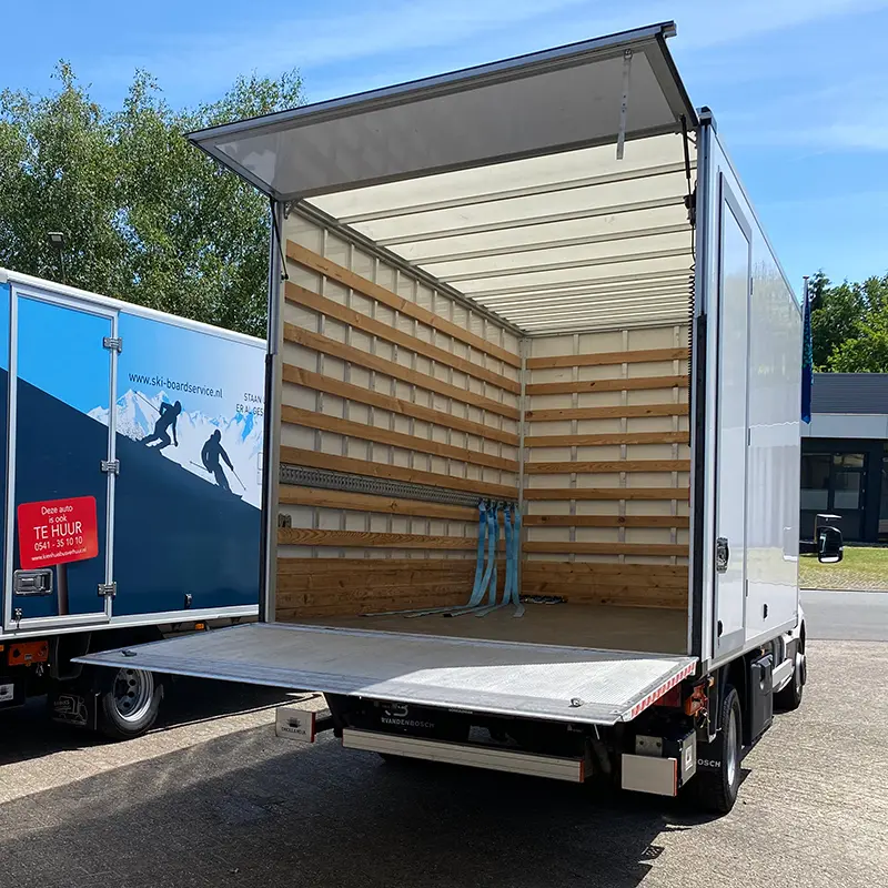 Mieten Sie einen Kastenwagen mit Heckklappe