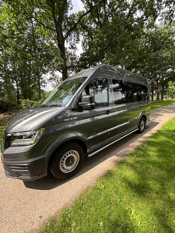 Grote 9-persoons bus huren? Meer ruimte en comfort onderweg