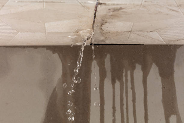 Water droplets falling and creating streaks on a cracked surface