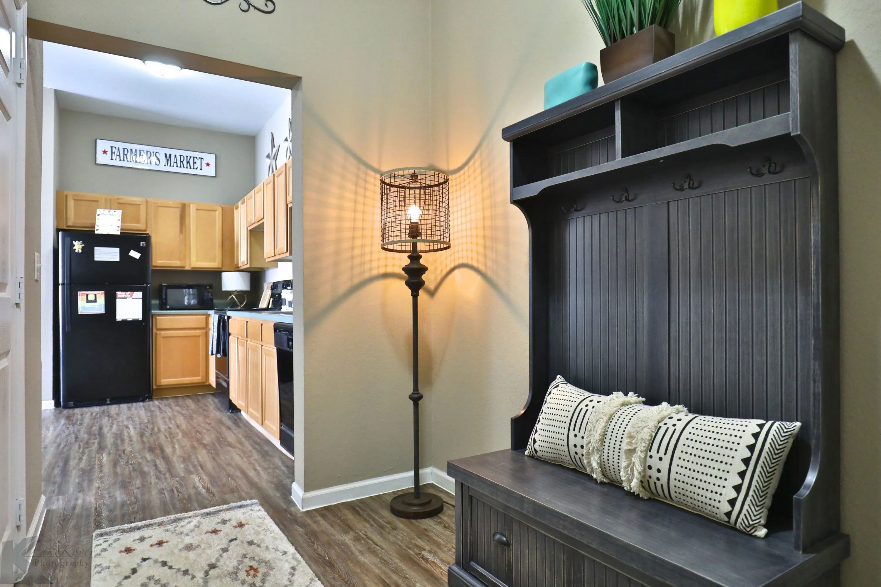 Hallway to kitchen