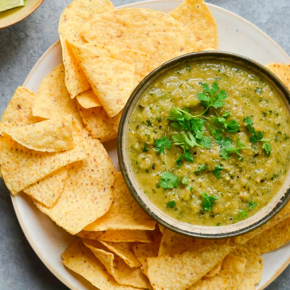 Totopos and guacamole plate