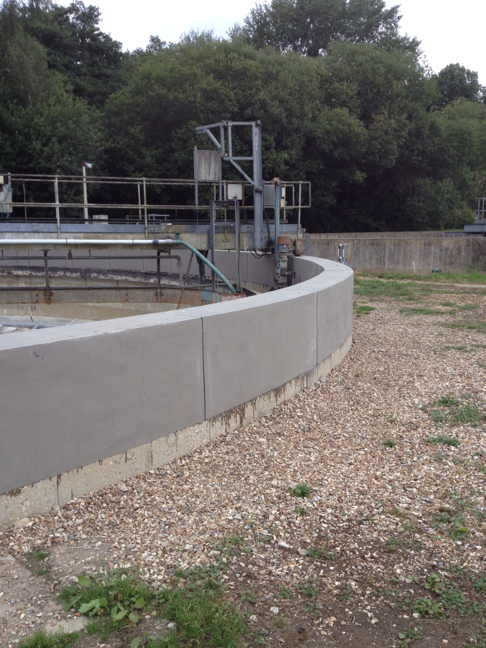 Wastewater containment sealing