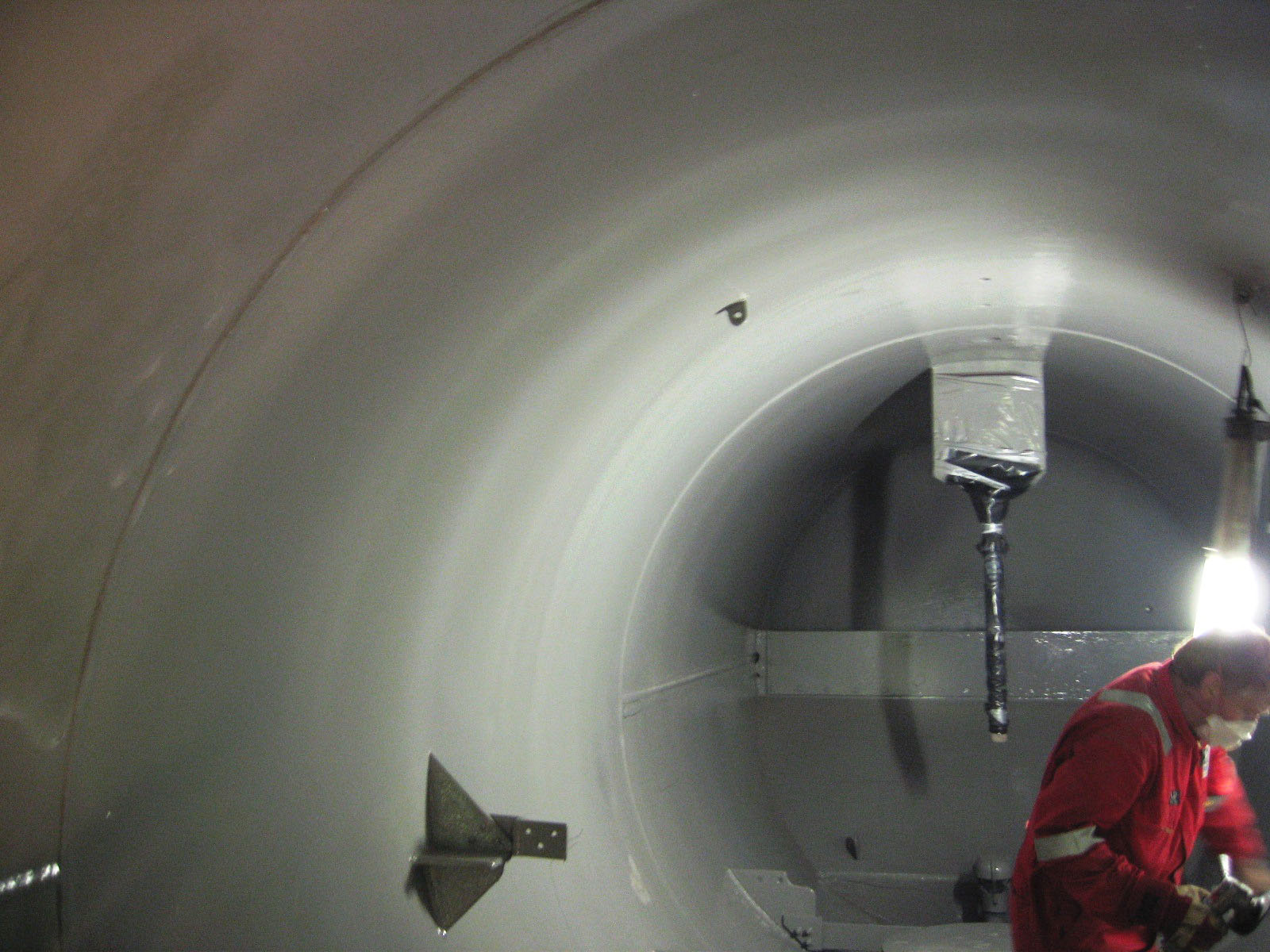 High-temperature containment lining