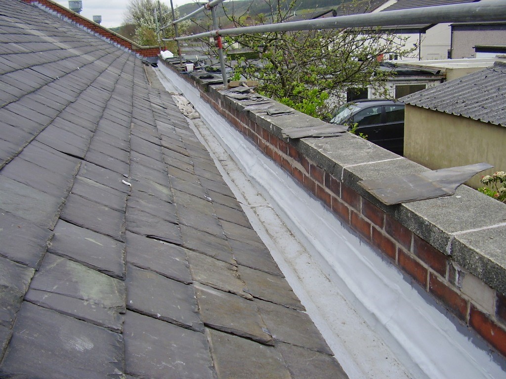 Gutter & parapet sealing