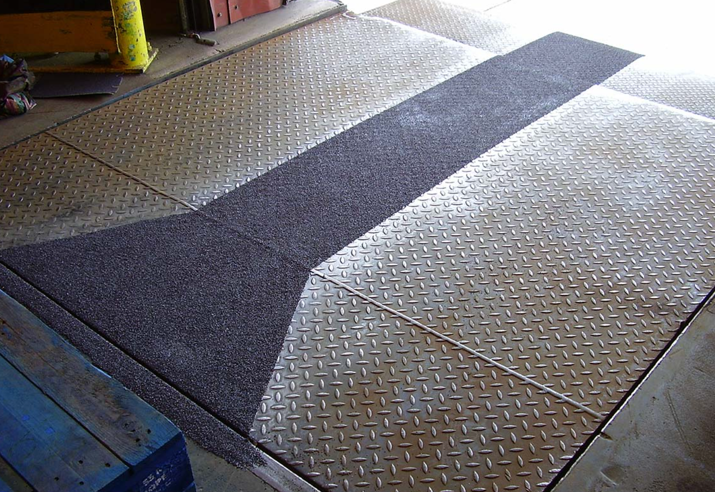 Anti-slip floor coating