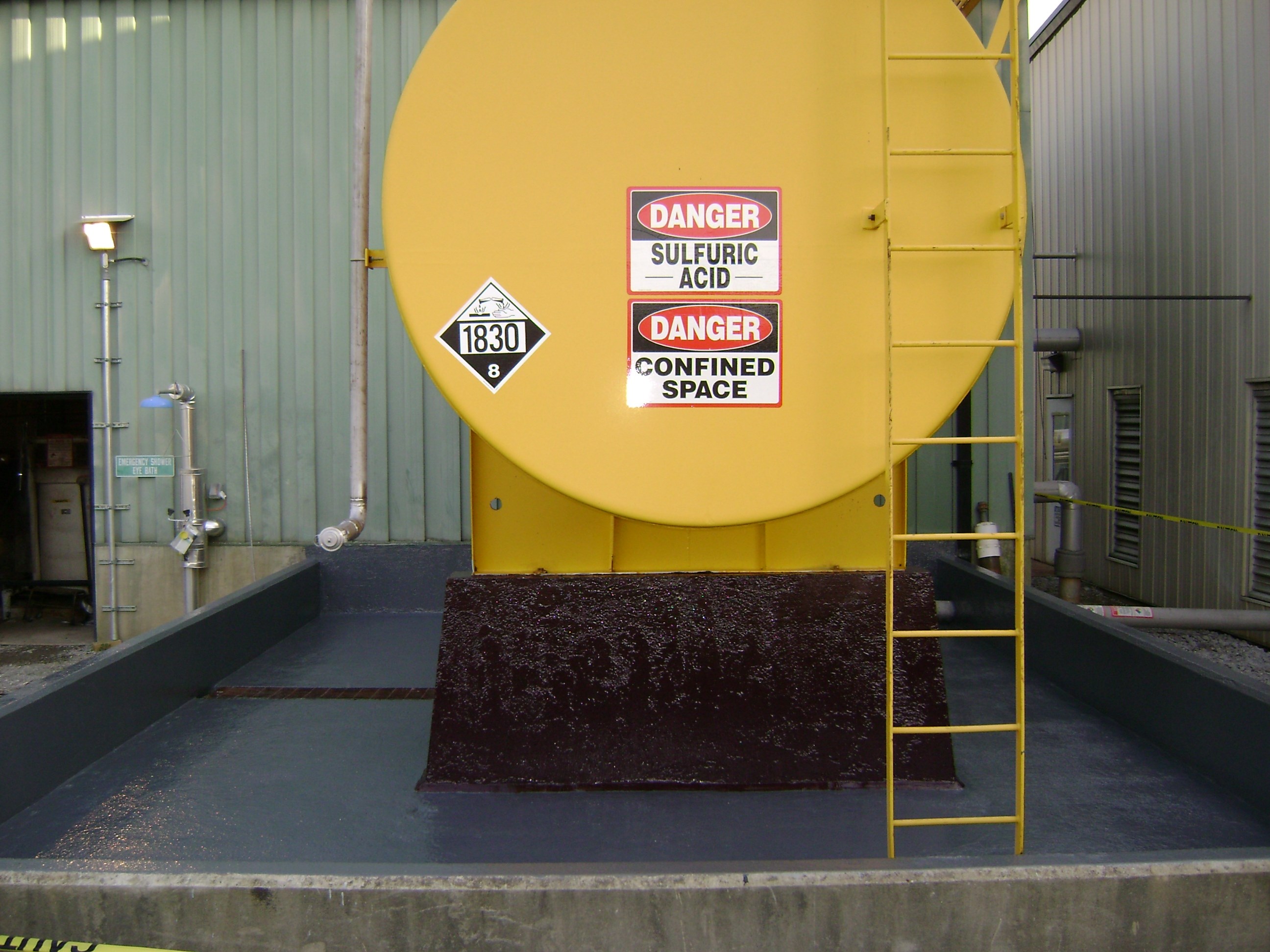 Acid containment lining