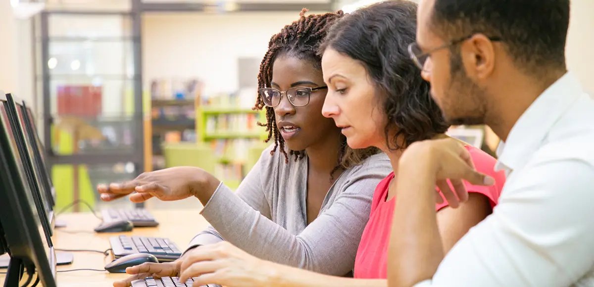 Leadership strategies for AI adoption, showcasing employee engagement and overcoming resistance in corporate training.