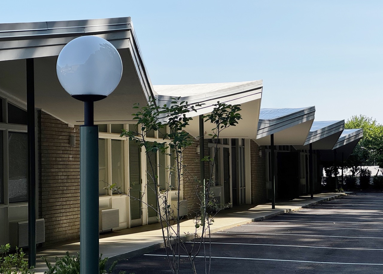 Colony House exterior, highlighting googie style roofline.