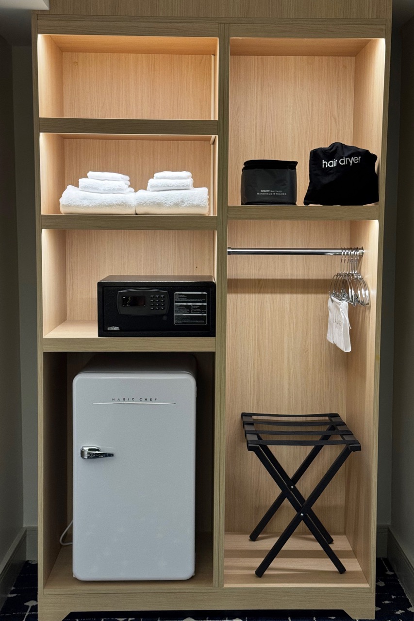 In room safe and fridge